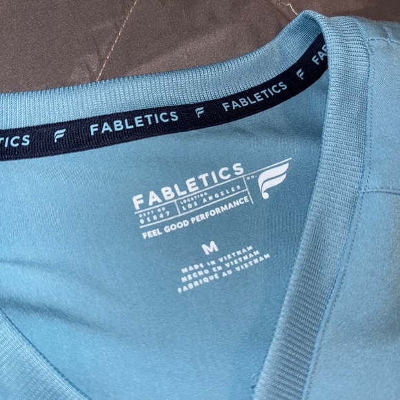 *BRAND NEW* Fabletics Scrub Set - Picture 3 of 6